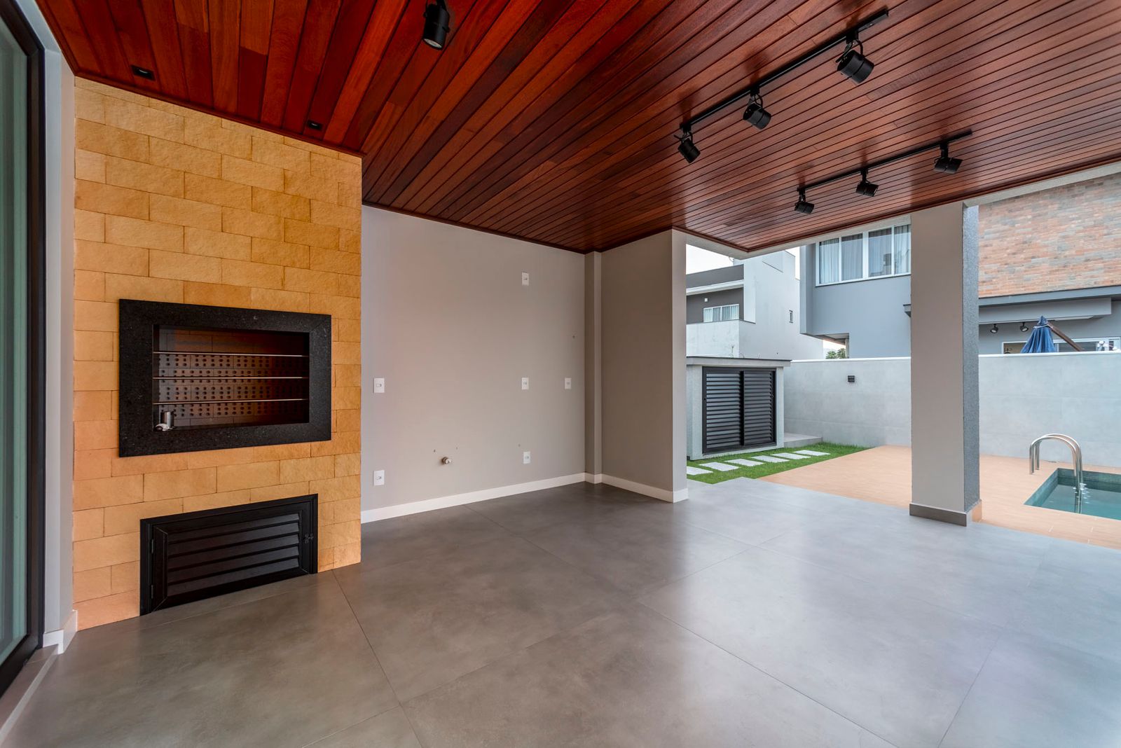 5323dcf4-f3b7-4fa1-a5af-fc600736fc31