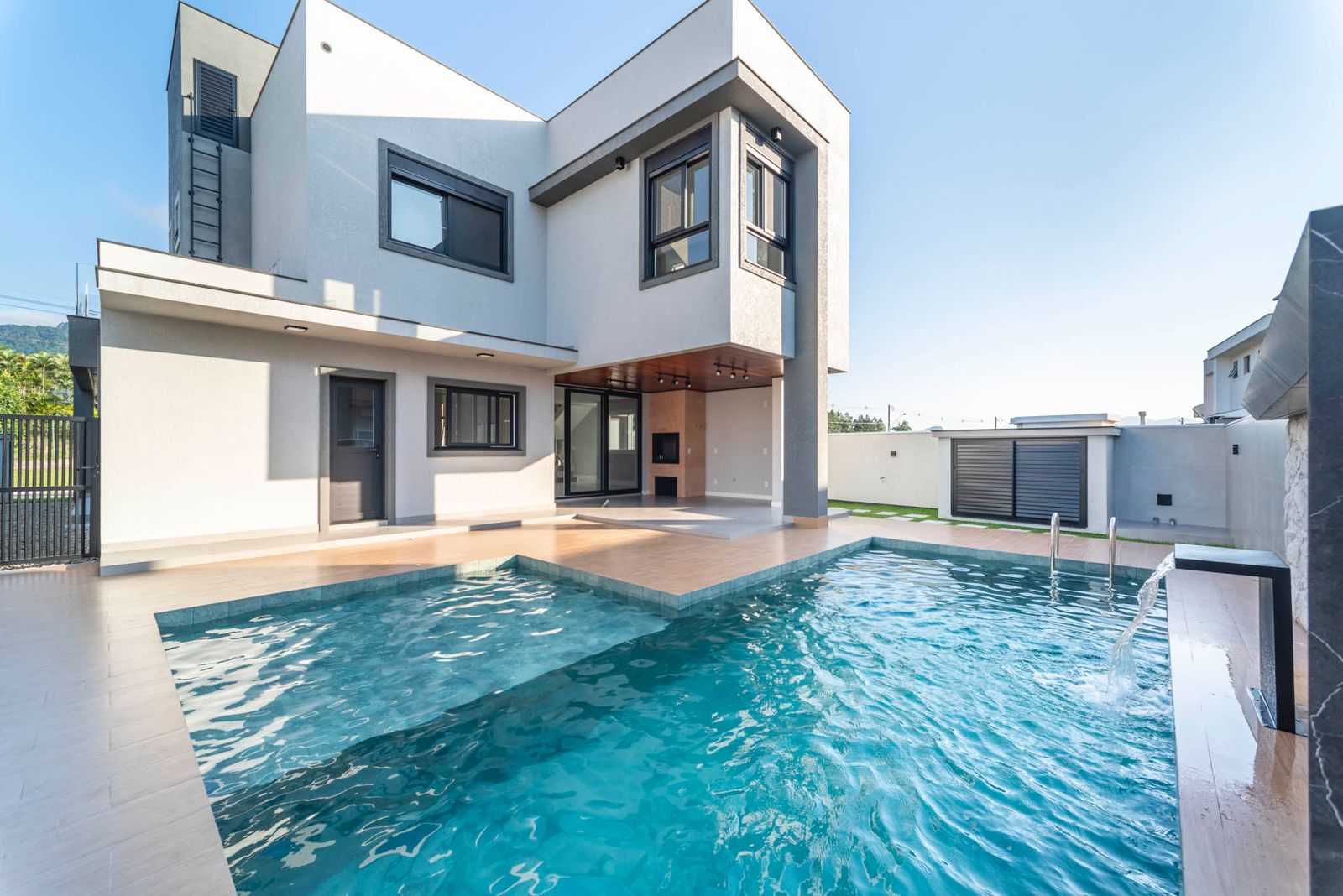 764f9672-c6eb-437f-a7bf-114c96323f70